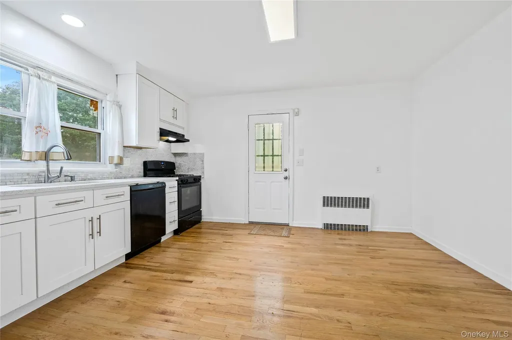 28 Elizabeth Avenue Hempstead NY 11550