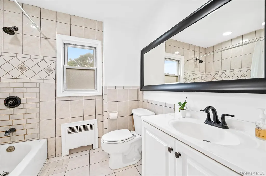 28 Elizabeth Avenue Hempstead NY 11550
