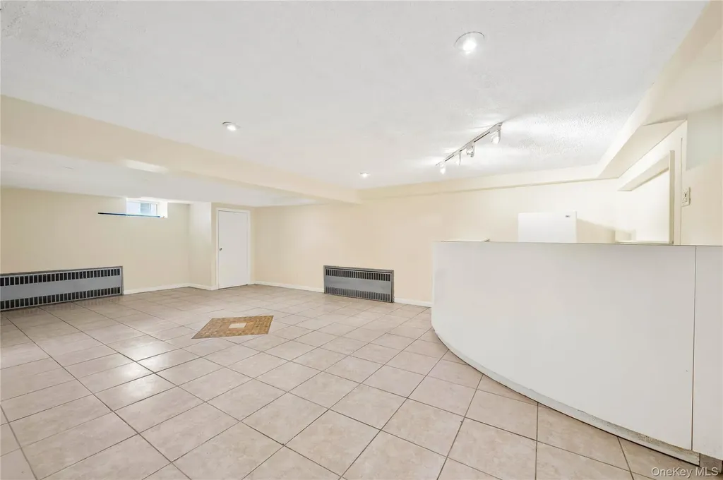 28 Elizabeth Avenue Hempstead NY 11550