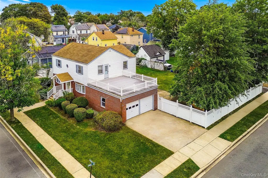 28 Elizabeth Avenue Hempstead NY 11550