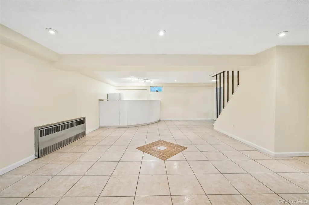 28 Elizabeth Avenue Hempstead NY 11550