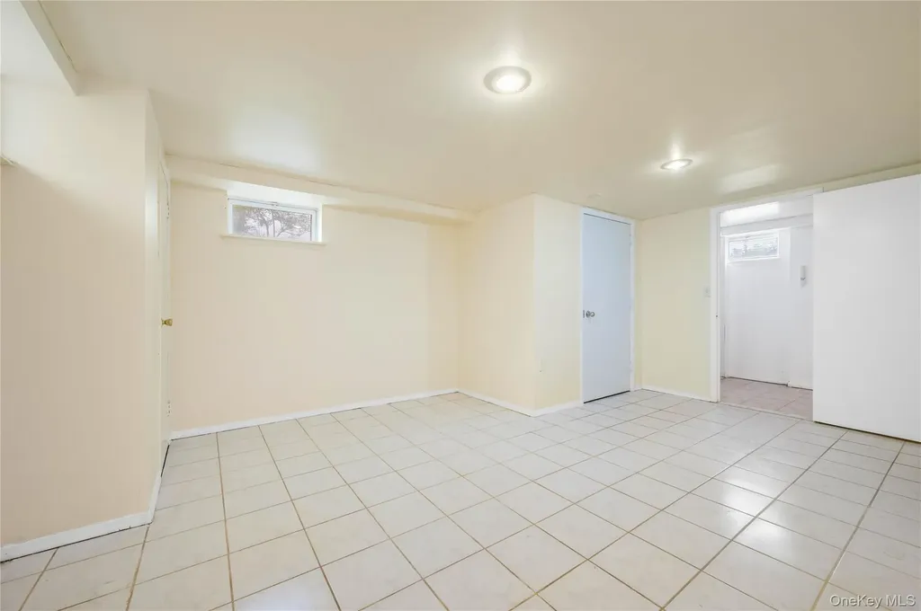 28 Elizabeth Avenue Hempstead NY 11550