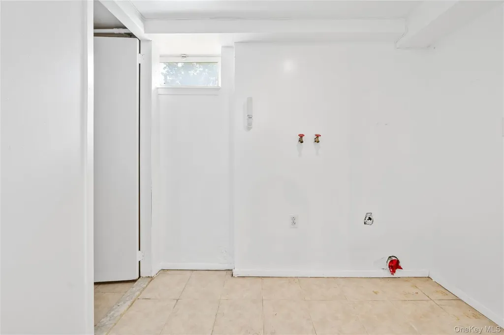 28 Elizabeth Avenue Hempstead NY 11550