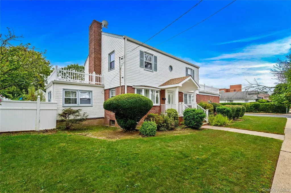 28 Elizabeth Avenue Hempstead NY 11550