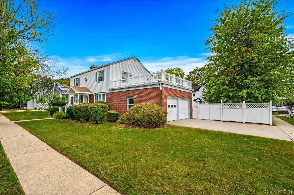 28 Elizabeth Avenue Hempstead NY 11550
