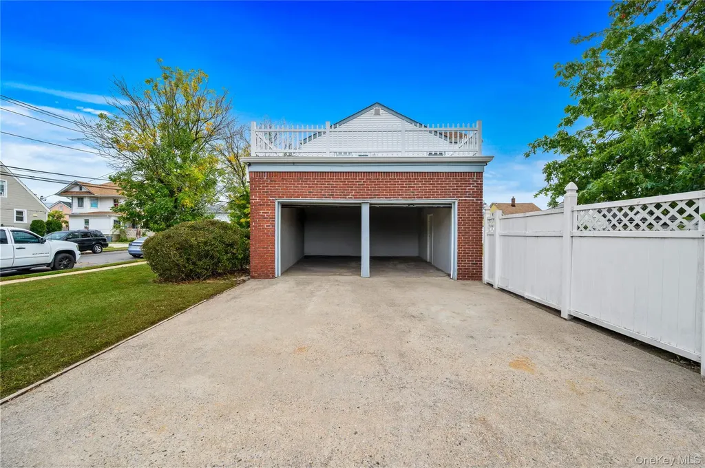 28 Elizabeth Avenue Hempstead NY 11550