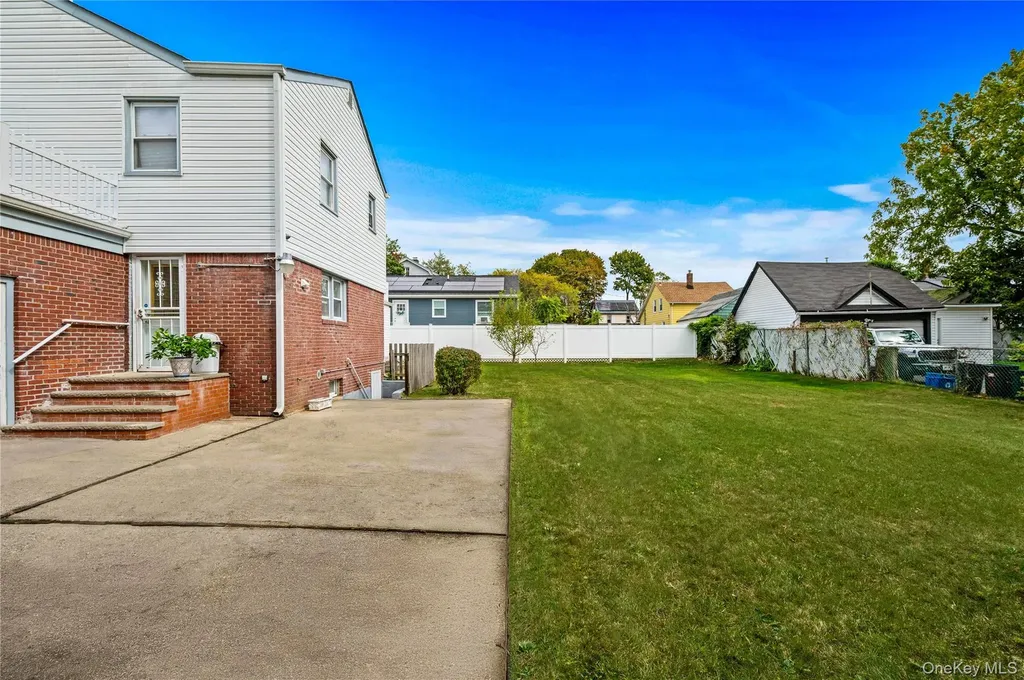 28 Elizabeth Avenue Hempstead NY 11550