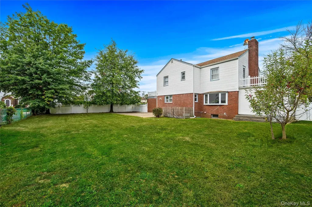 28 Elizabeth Avenue Hempstead NY 11550