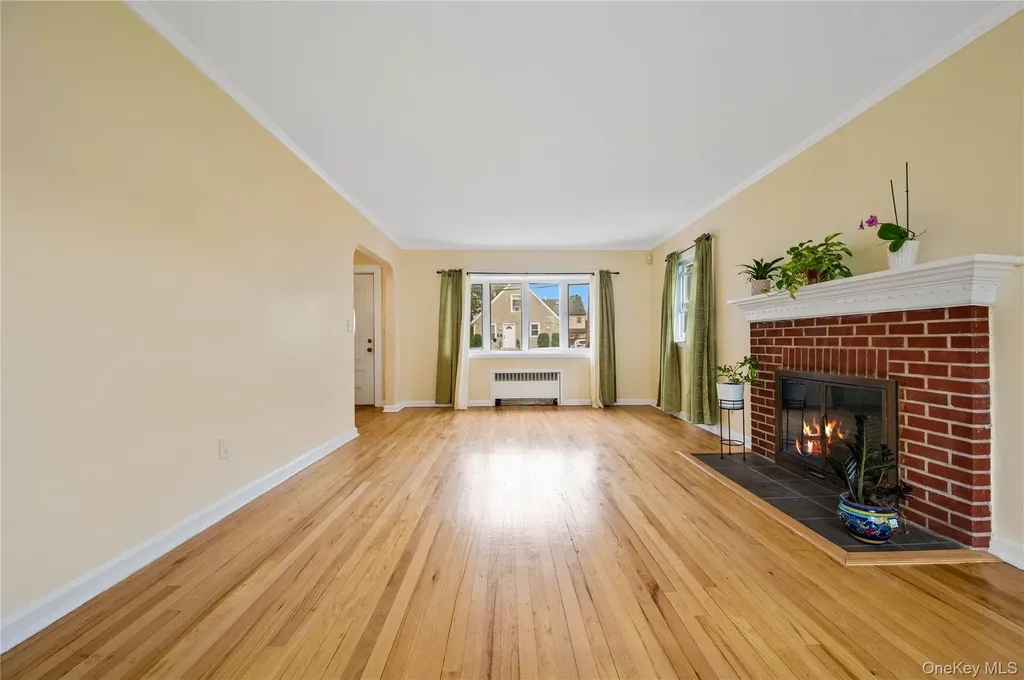 28 Elizabeth Avenue Hempstead NY 11550