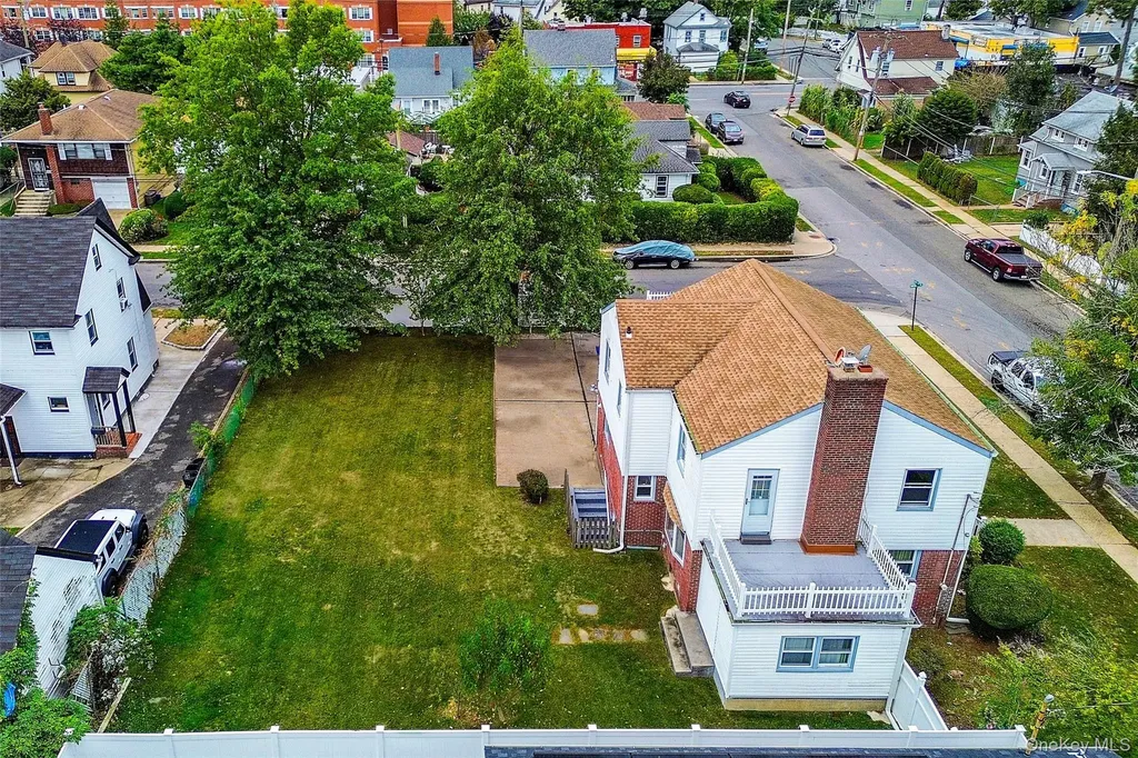28 Elizabeth Avenue Hempstead NY 11550