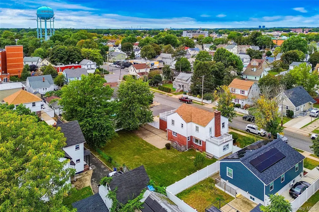 28 Elizabeth Avenue Hempstead NY 11550