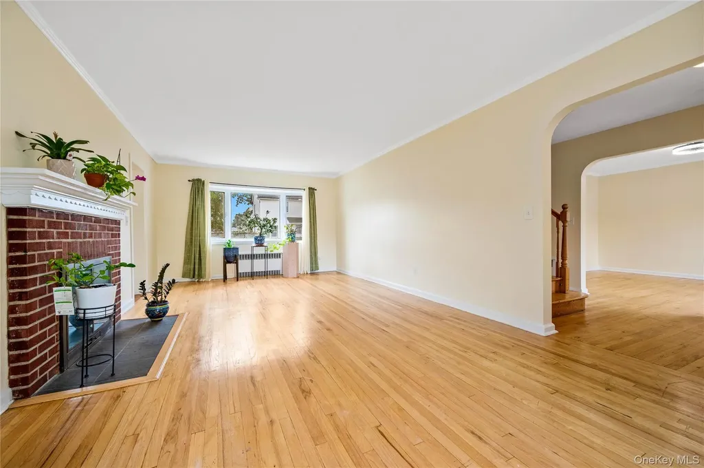 28 Elizabeth Avenue Hempstead NY 11550