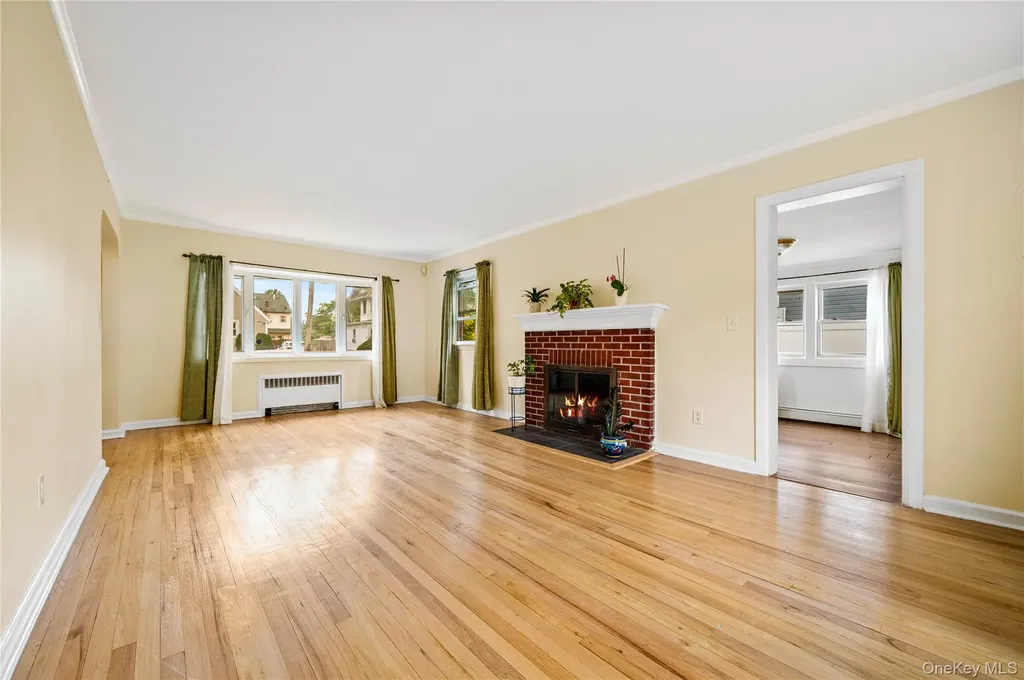 28 Elizabeth Avenue Hempstead NY 11550