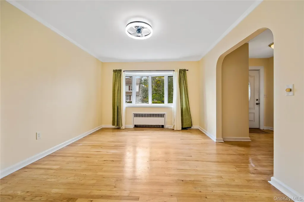 28 Elizabeth Avenue Hempstead NY 11550