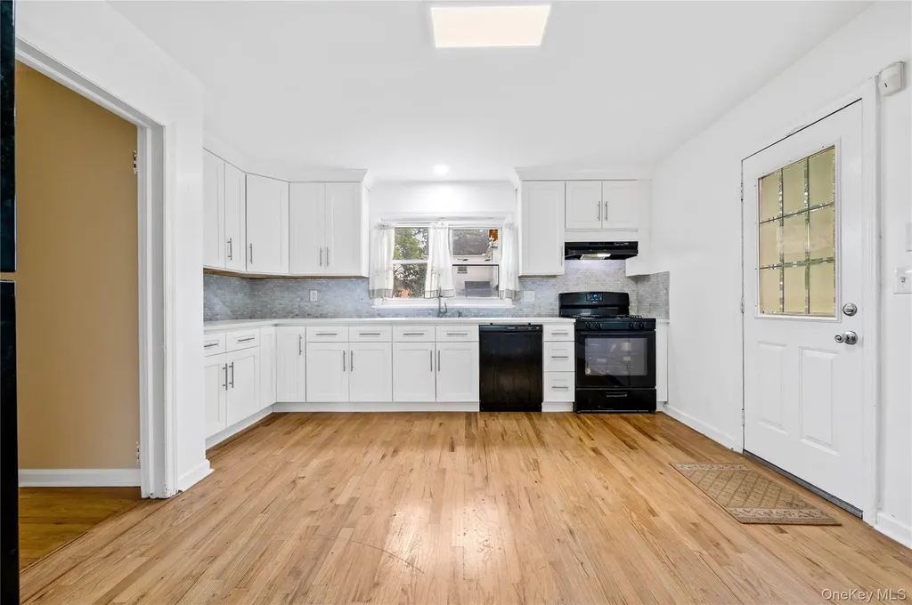 28 Elizabeth Avenue Hempstead NY 11550