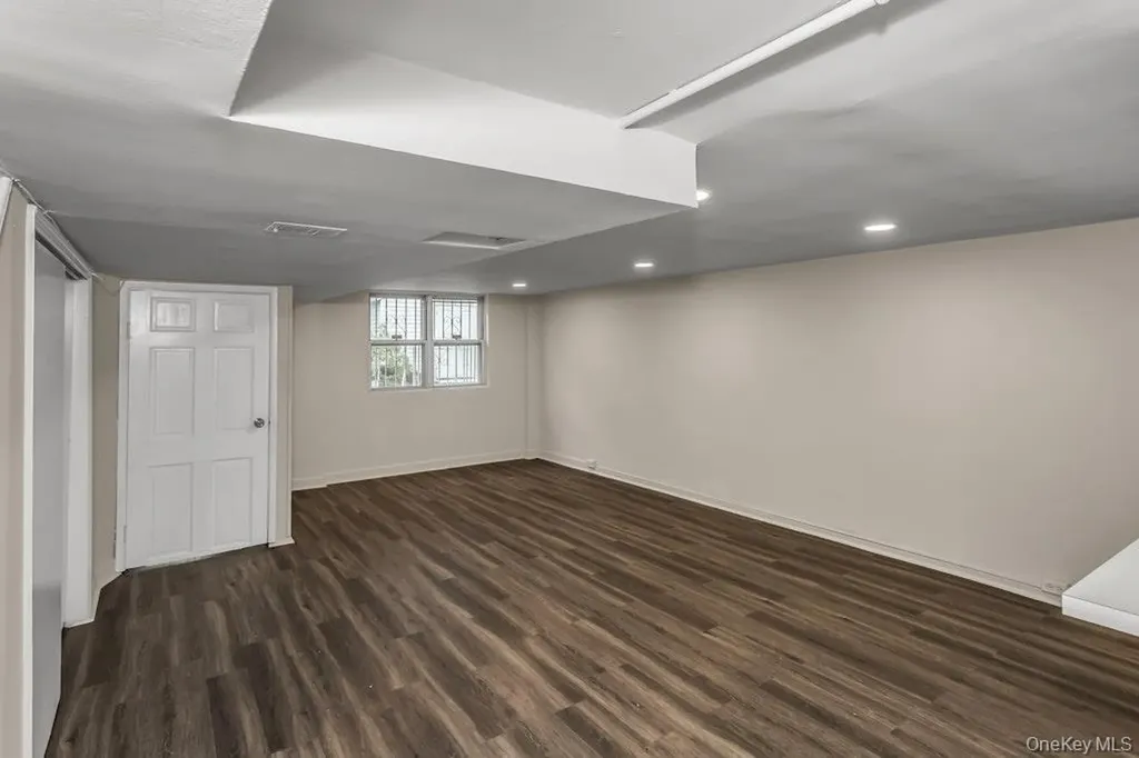 5840 206th Street Bayside NY 11364