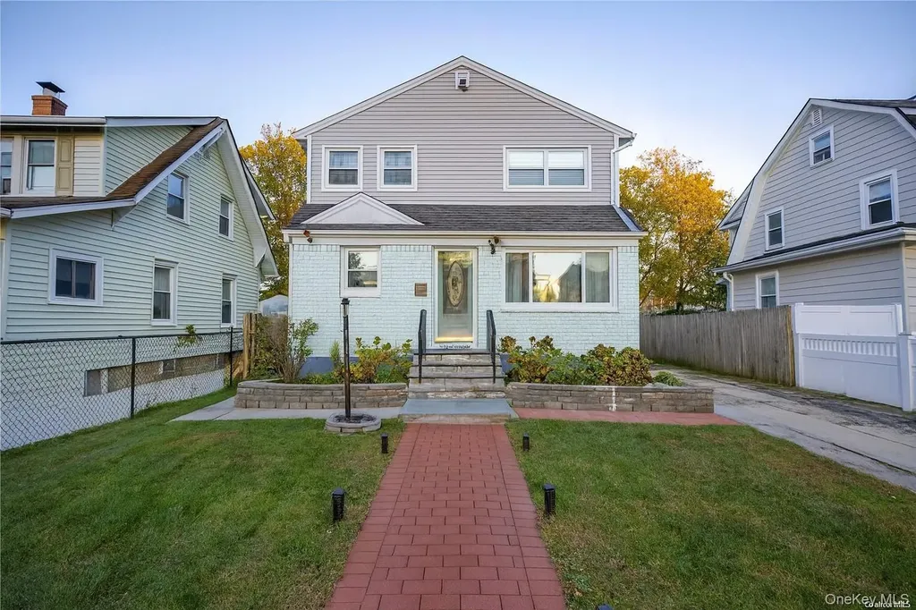 32 Stowe Place Hempstead NY 11550