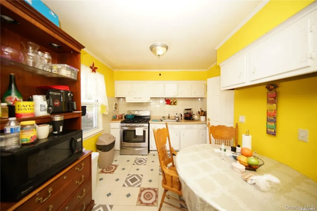 32 Stowe Place Hempstead NY 11550