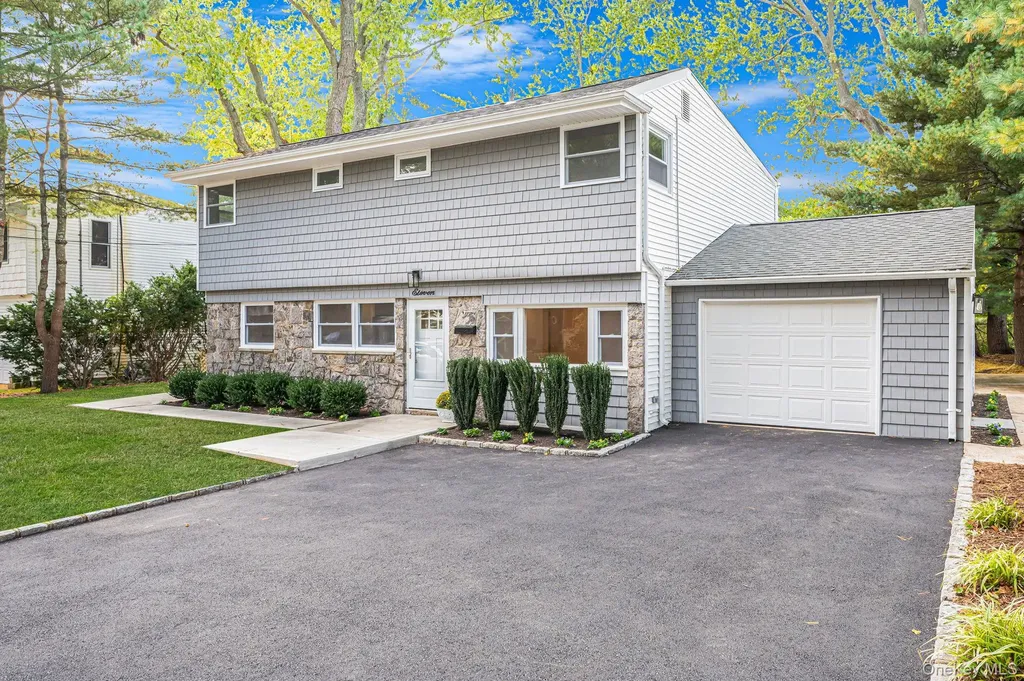 11 Lucille Lane Commack NY 11725