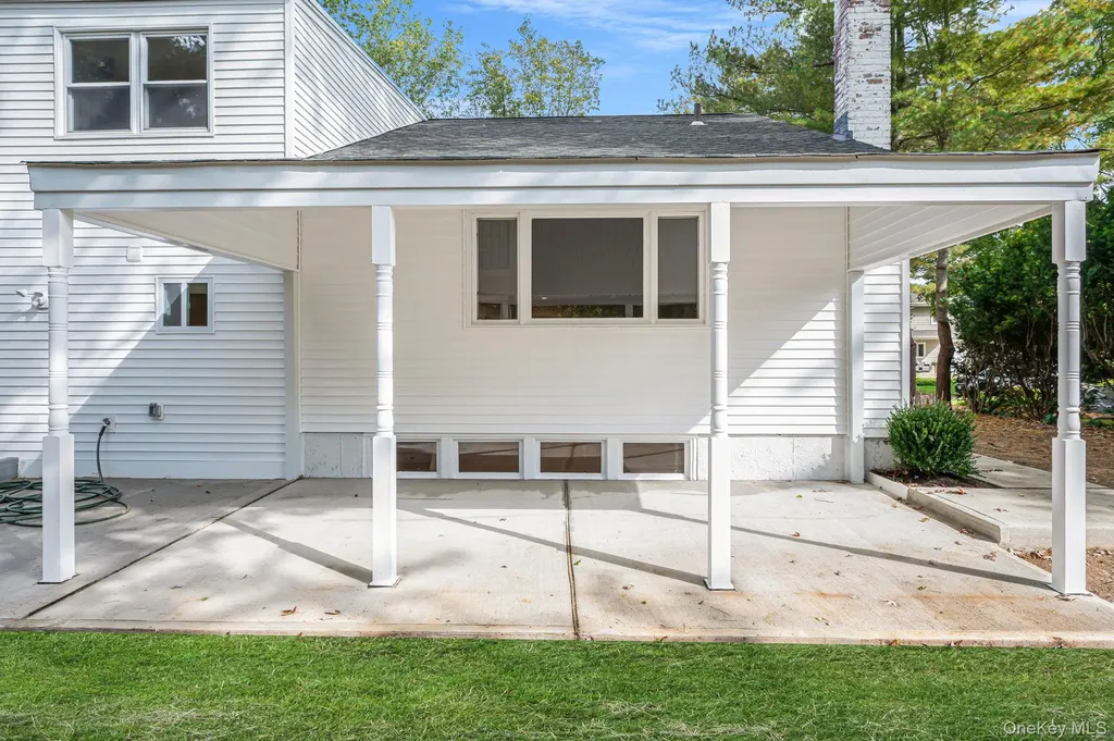 11 Lucille Lane Commack NY 11725