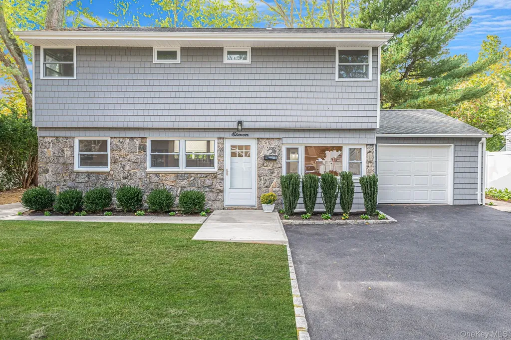11 Lucille Lane Commack NY 11725