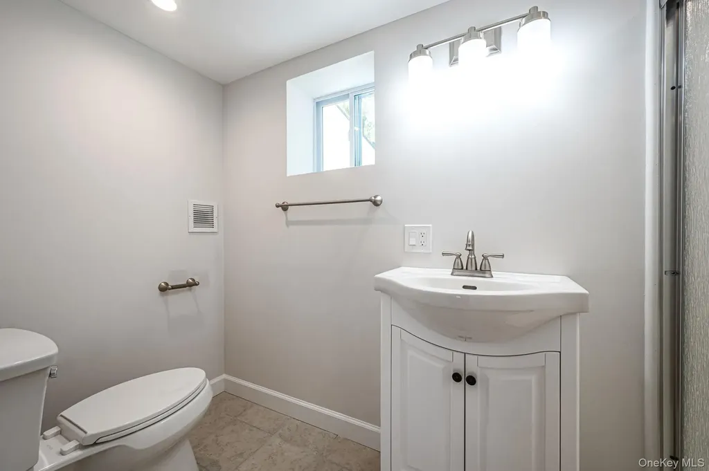 11 Lucille Lane Commack NY 11725