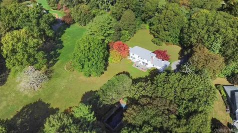 897 Ripley Lane Muttontown NY 11771