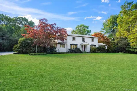 897 Ripley Lane Muttontown NY 11771