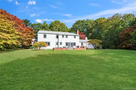 897 Ripley Lane Muttontown NY 11771