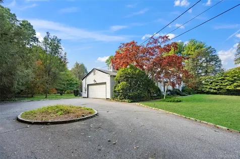 897 Ripley Lane Muttontown NY 11771