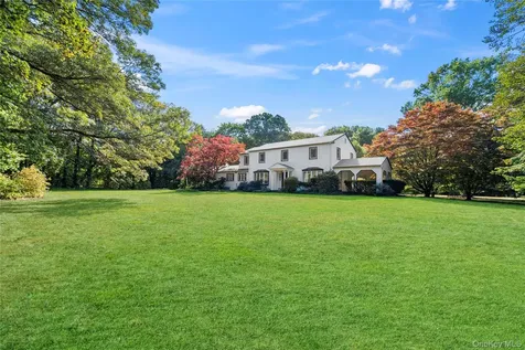 897 Ripley Lane Muttontown NY 11771