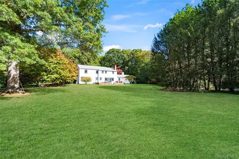 897 Ripley Lane Muttontown NY 11771