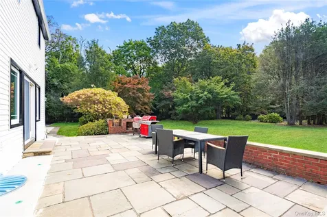 897 Ripley Lane Muttontown NY 11771