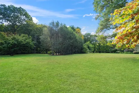 897 Ripley Lane Muttontown NY 11771