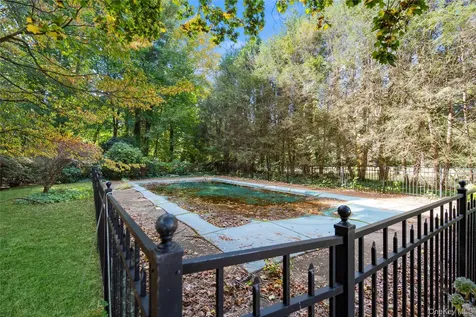 897 Ripley Lane Muttontown NY 11771