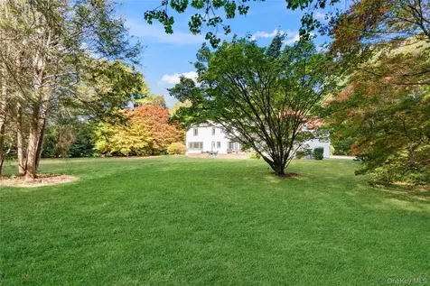 897 Ripley Lane Muttontown NY 11771