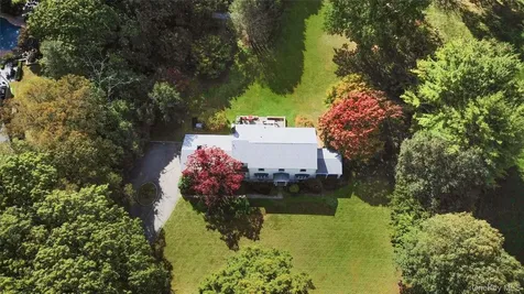 897 Ripley Lane Muttontown NY 11771