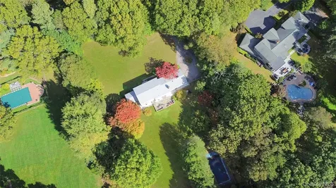 897 Ripley Lane Muttontown NY 11771