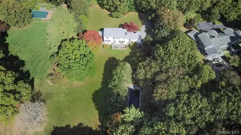 897 Ripley Lane Muttontown NY 11771