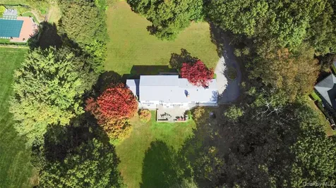 897 Ripley Lane Muttontown NY 11771