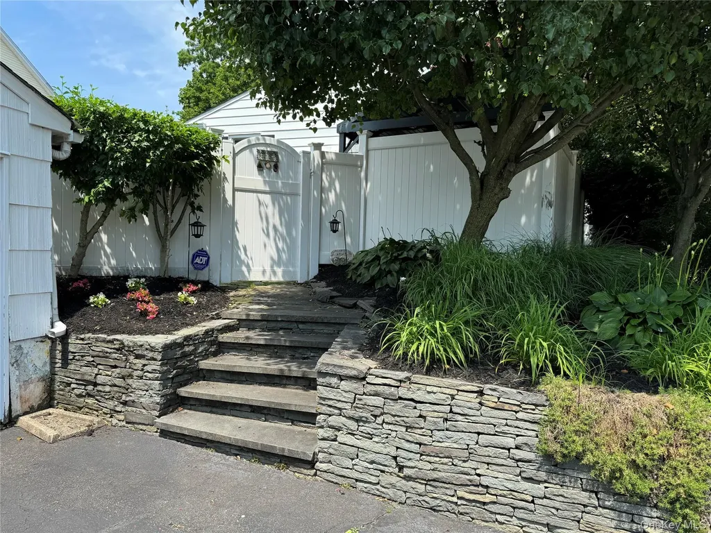 2 Overlook Drive Huntington NY 11743