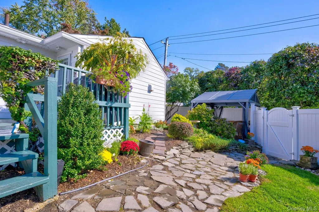 2 Overlook Drive Huntington NY 11743