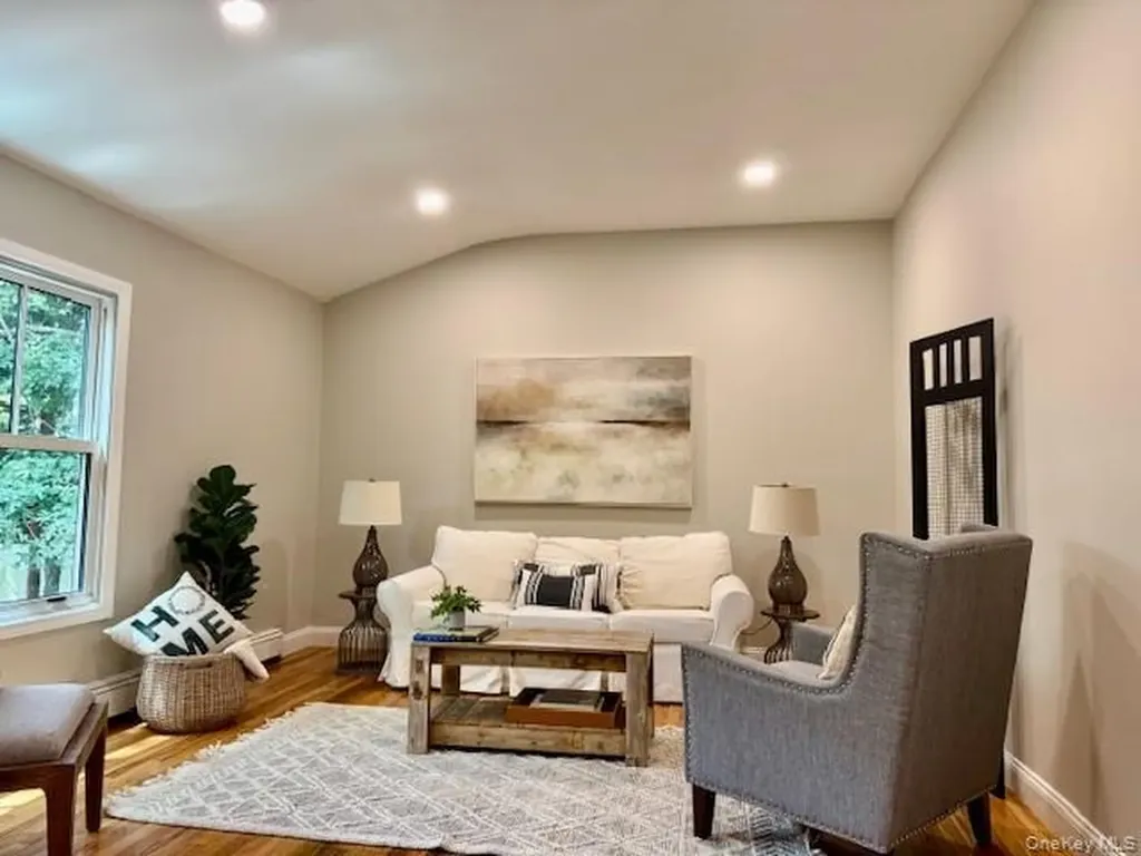 36 Pinewood Drive Commack NY 11725
