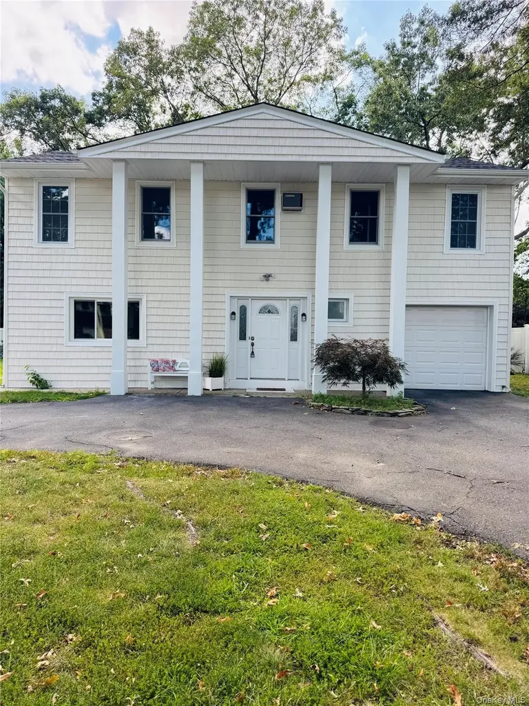 36 Pinewood Drive Commack NY 11725