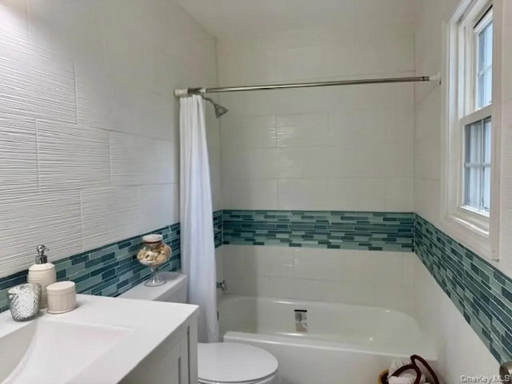 36 Pinewood Drive Commack NY 11725