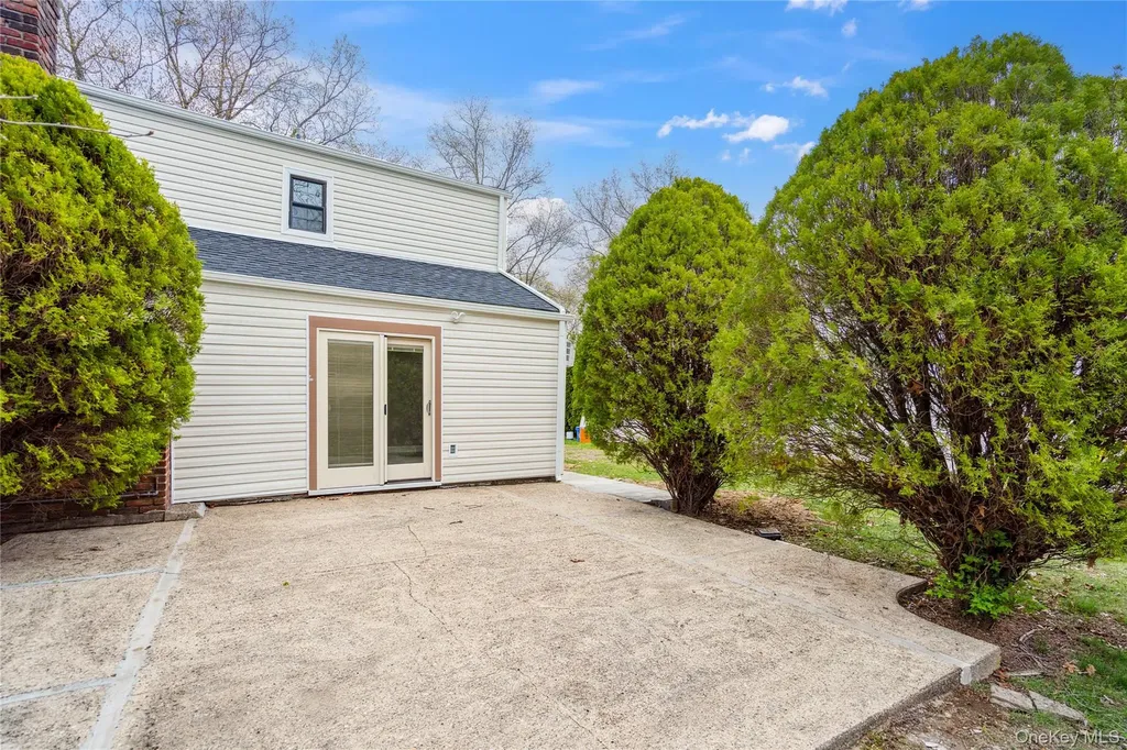 36 Pinewood Drive Commack NY 11725