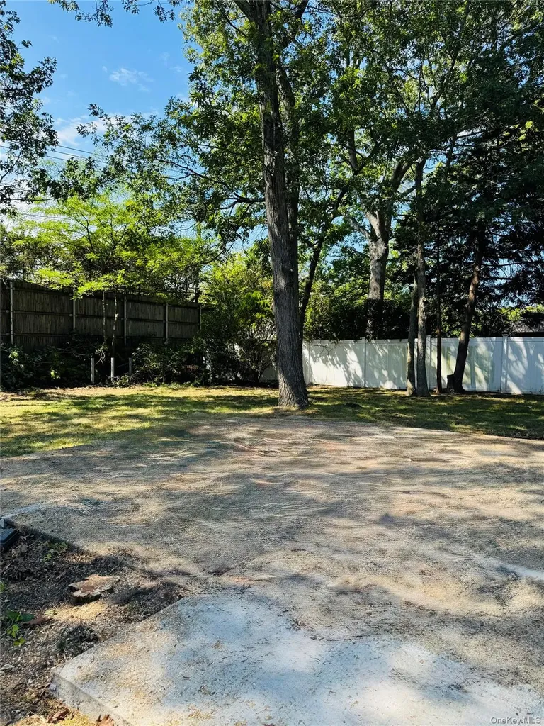 36 Pinewood Drive Commack NY 11725