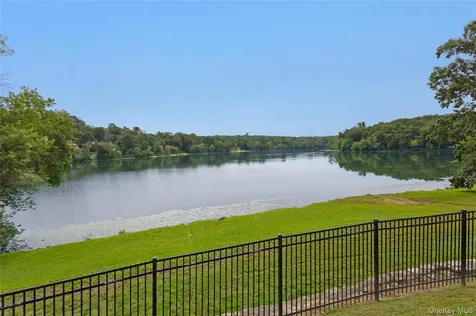 17 Cromwell Place Mohegan Lake NY 10547
