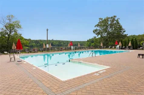 17 Cromwell Place Mohegan Lake NY 10547