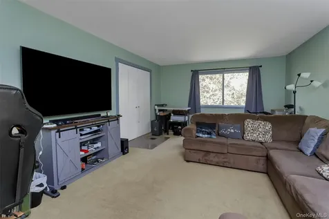 17 Cromwell Place Mohegan Lake NY 10547
